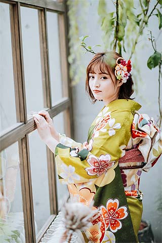 浜松 成人式前撮り リリィ 緑の振袖でナチュラルな写真