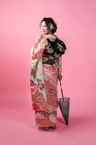 浜松 着物レンタル リリィ 成人式の振袖（ピンク）