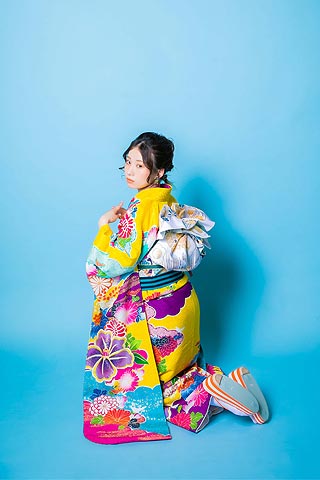 浜松 着物レンタル リリィ 成人式の振袖（モダン）