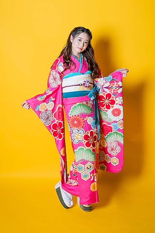 浜松 格安で着物レンタル リリィ 成人式の振袖（ガーリー）