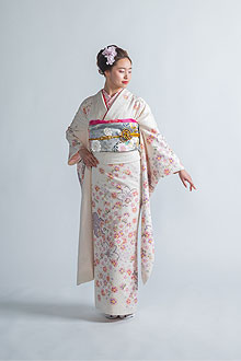 白の桜柄の成人式振袖リリィ浜松