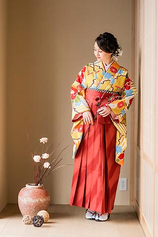 浜松 卒業式袴レンタル リリィ 卒業式の着物（カラフル）