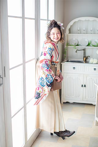 浜松 卒業式袴レンタル リリィ 卒業式の着物（白）