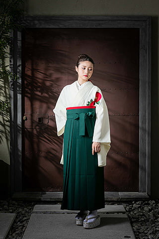 静岡 卒業式袴レンタル リリィ 卒業式の着物（白と緑）