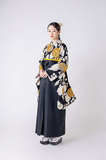 静岡 卒業式袴レンタル リリィ 花柄ブラックの卒業式袴