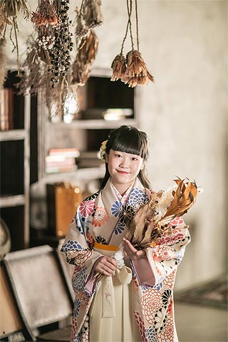 浜松 静岡 小学生 袴レンタル リリィ 卒業式のジュニア袴（レトロモダン）