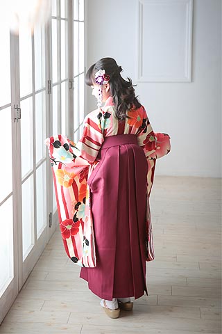 浜松 静岡 小学生 袴レンタル リリィ 卒業式のジュニア袴（縞模様）