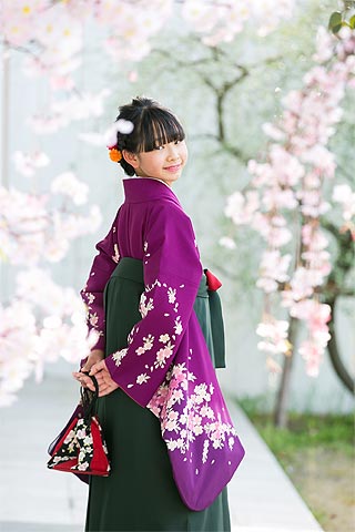浜松 静岡 小学生 袴レンタル リリィ 卒業式のジュニア袴（紫色・シンプル）