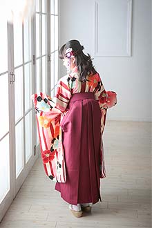 浜松 静岡 小学生 袴レンタル リリィ 古典柄の赤系ジュニア袴